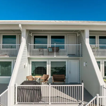 Put Some Vitamin Sea In Your Vacation! Gulf Front Town Home - Quiet West End